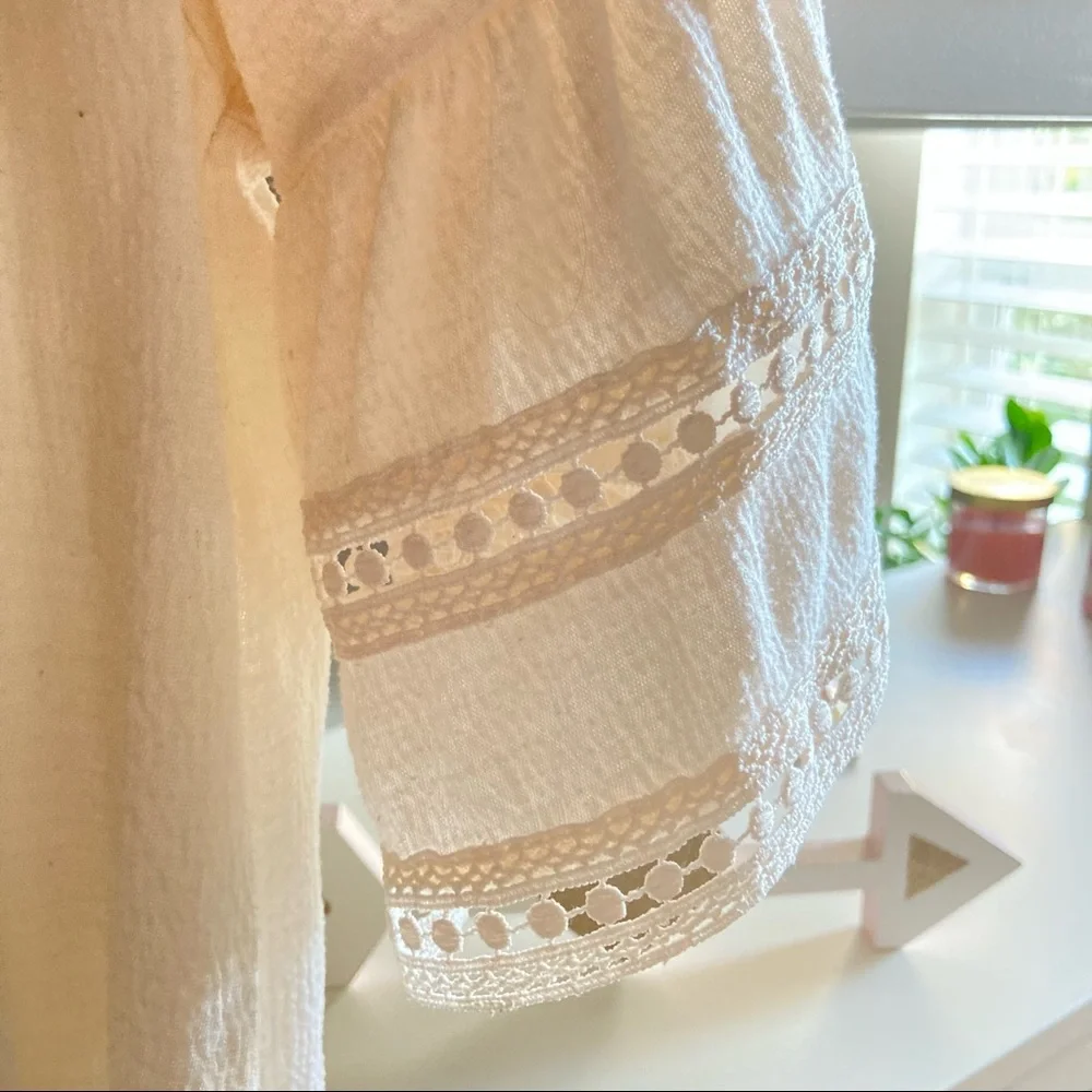 🌸3/$30🌸 Old Navy Girls’ Peasant Cream top👚🤍👢
